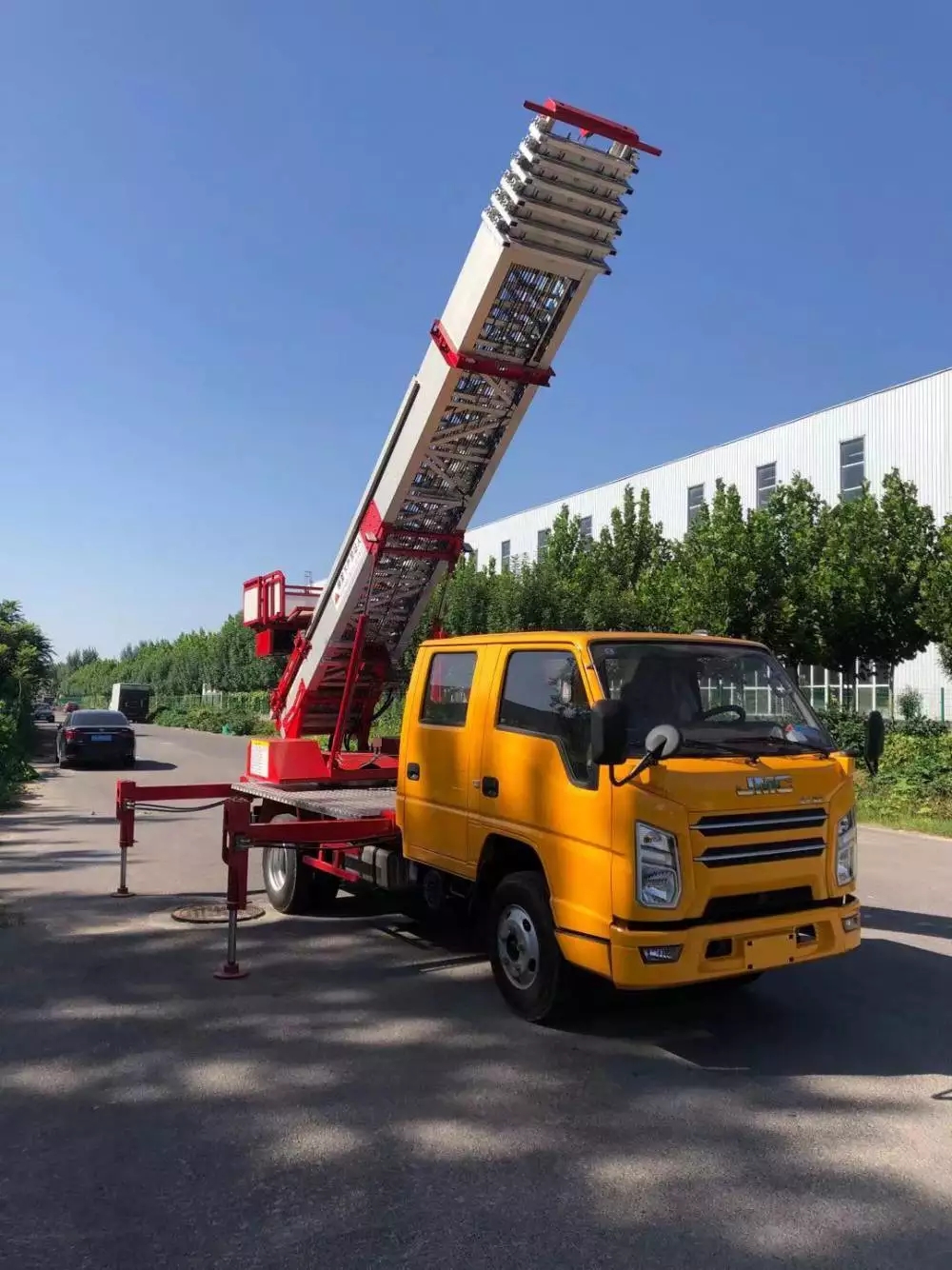 浏阳附近的云梯车出租服务：轻松解决高空作业需求